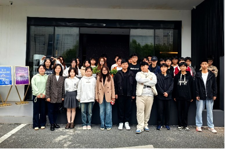 机电信息系师生赴企业参观实践3.png