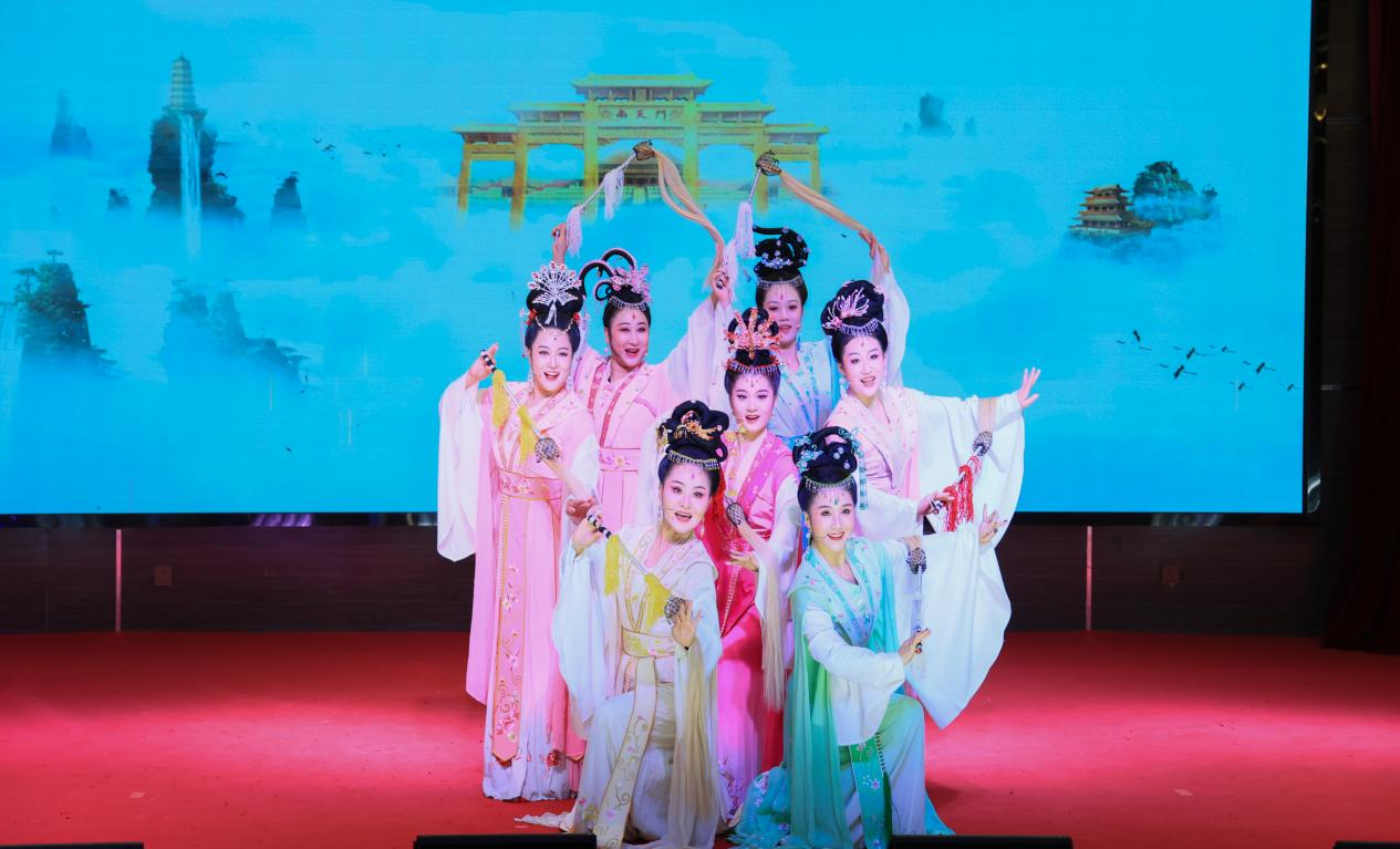 “校园大舞台——徽风皖韵进高校”戏曲专场演出在伟德BETVLCTOR1946精彩上演2.png