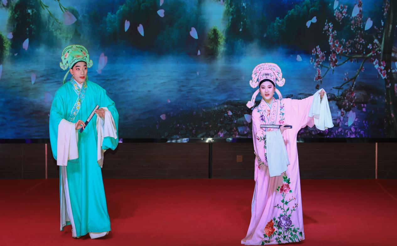 “校园大舞台——徽风皖韵进高校”戏曲专场演出在伟德BETVLCTOR1946精彩上演4.png