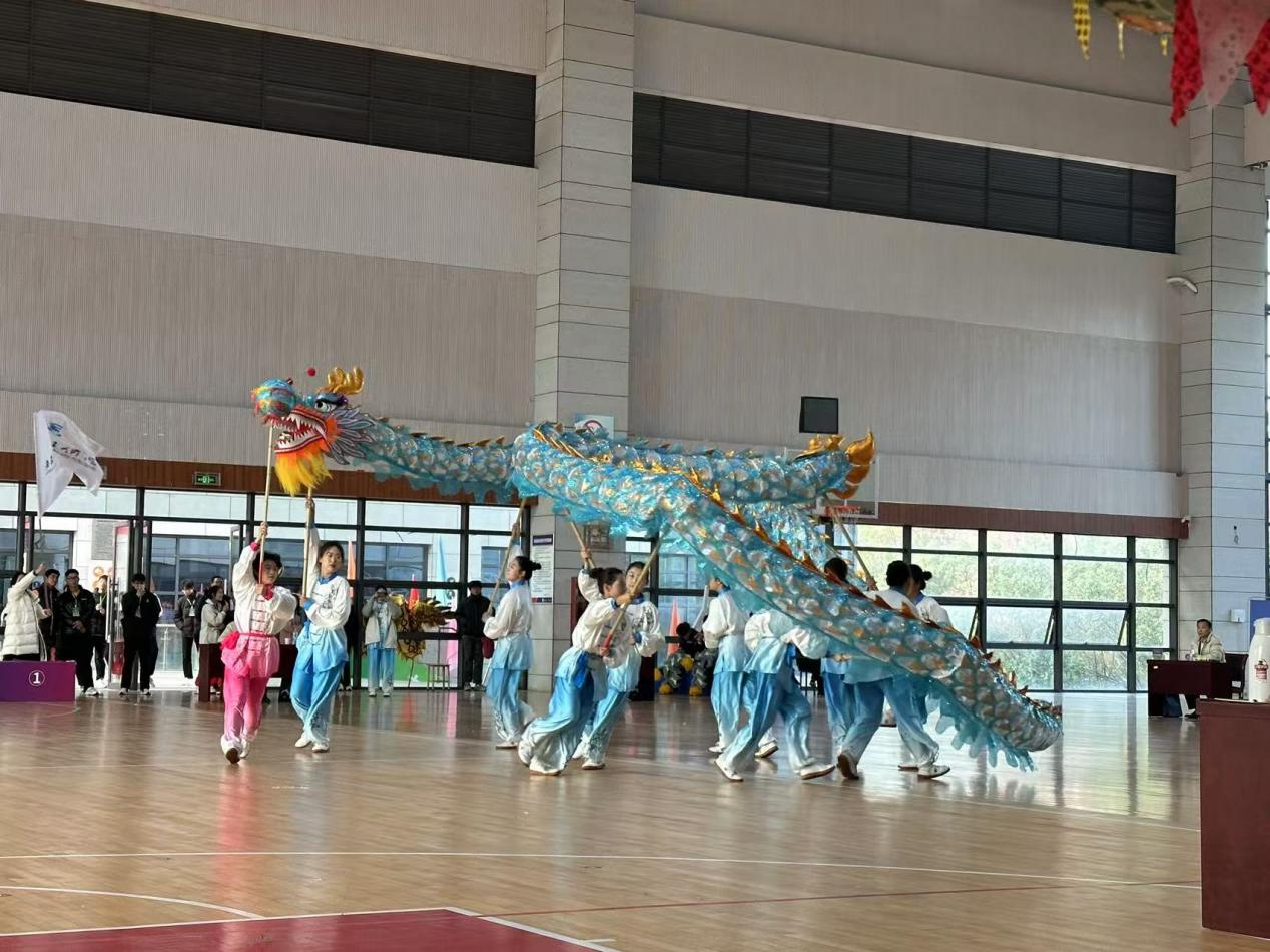伟德BETVLCTOR1946舞龙队在2024年安徽省学生体育联赛大学生舞龙舞狮比赛中创佳绩3.png