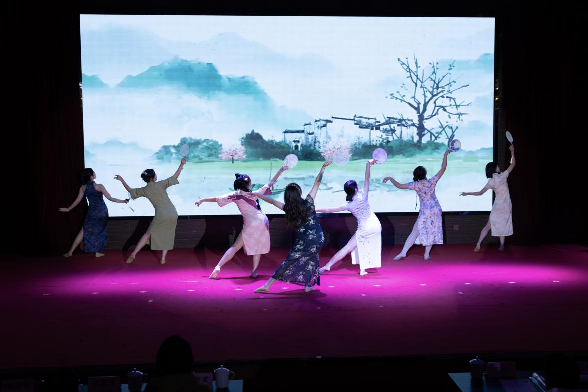 伟德BETVLCTOR1946成功举办中国传统文化展演活动3.png