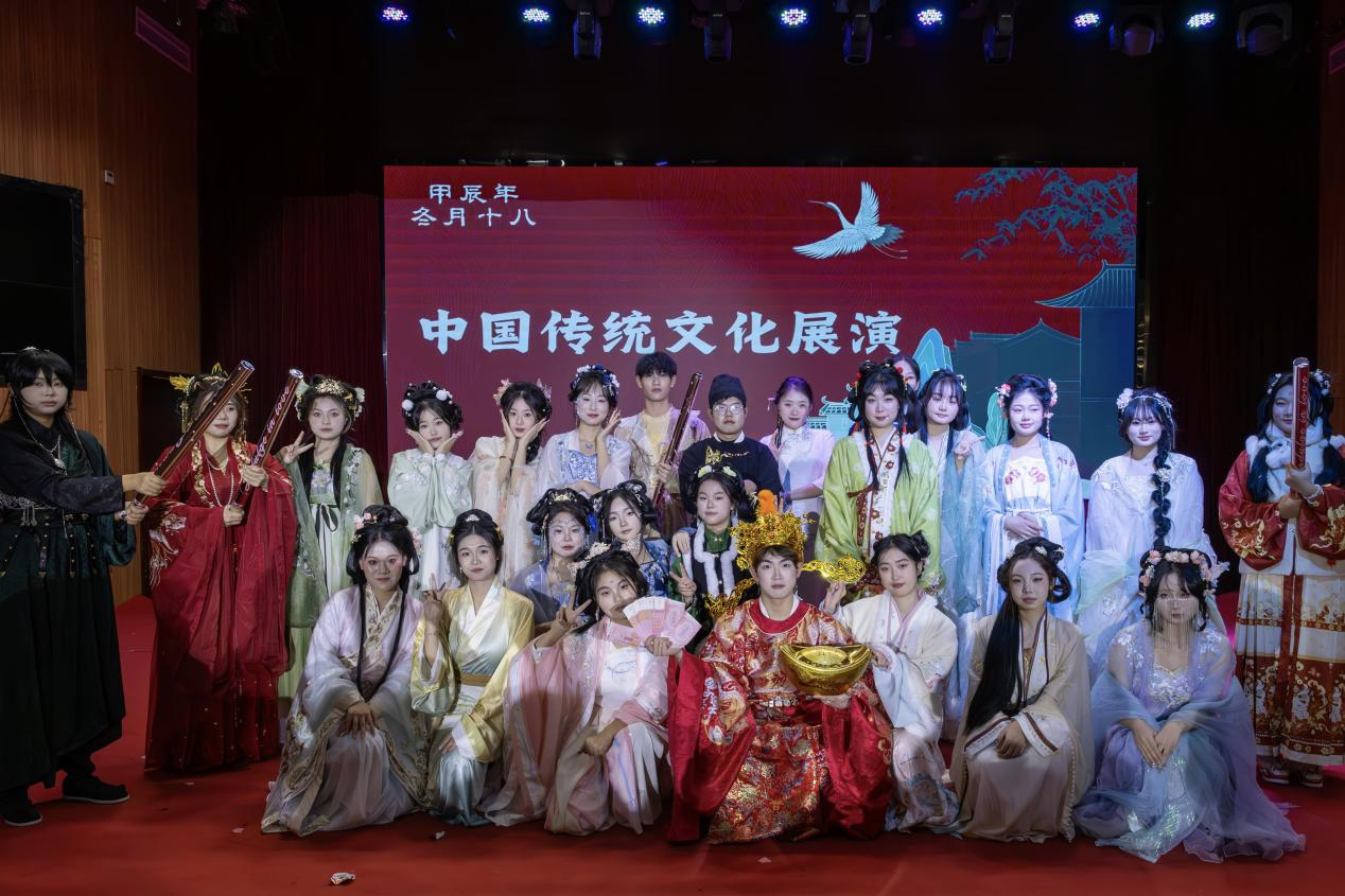 伟德BETVLCTOR1946成功举办中国传统文化展演活动5.png